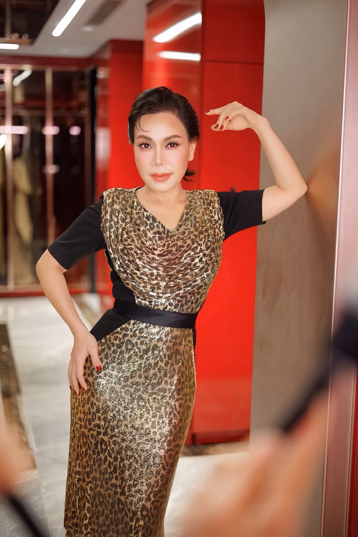 Việt Hương vốn được biết đến là một trong những nữ nghệ sĩ đa tài và nổi tiếng nhất nhì của làng giải trí Việt.