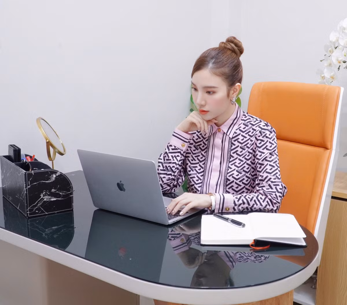 Sau hơn một năm kết hôn, nữ ca sĩ sinh năm 1990 cùng chồng vui mừng thông báo chào đón cặp song sinh một trai, một gái. Ảnh: FB Hạnh Sino