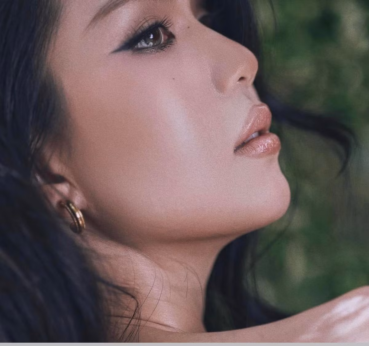 Bộ ảnh mới của Ngọc Trinh nhanh chóng thu hút sự chú ý của cộng đồng mạng.