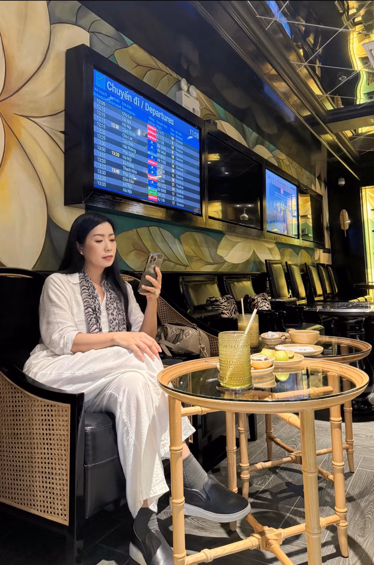 NSƯT Trịnh Kim Chi đi công tác. Ảnh: FB Trịnh Kim Chi