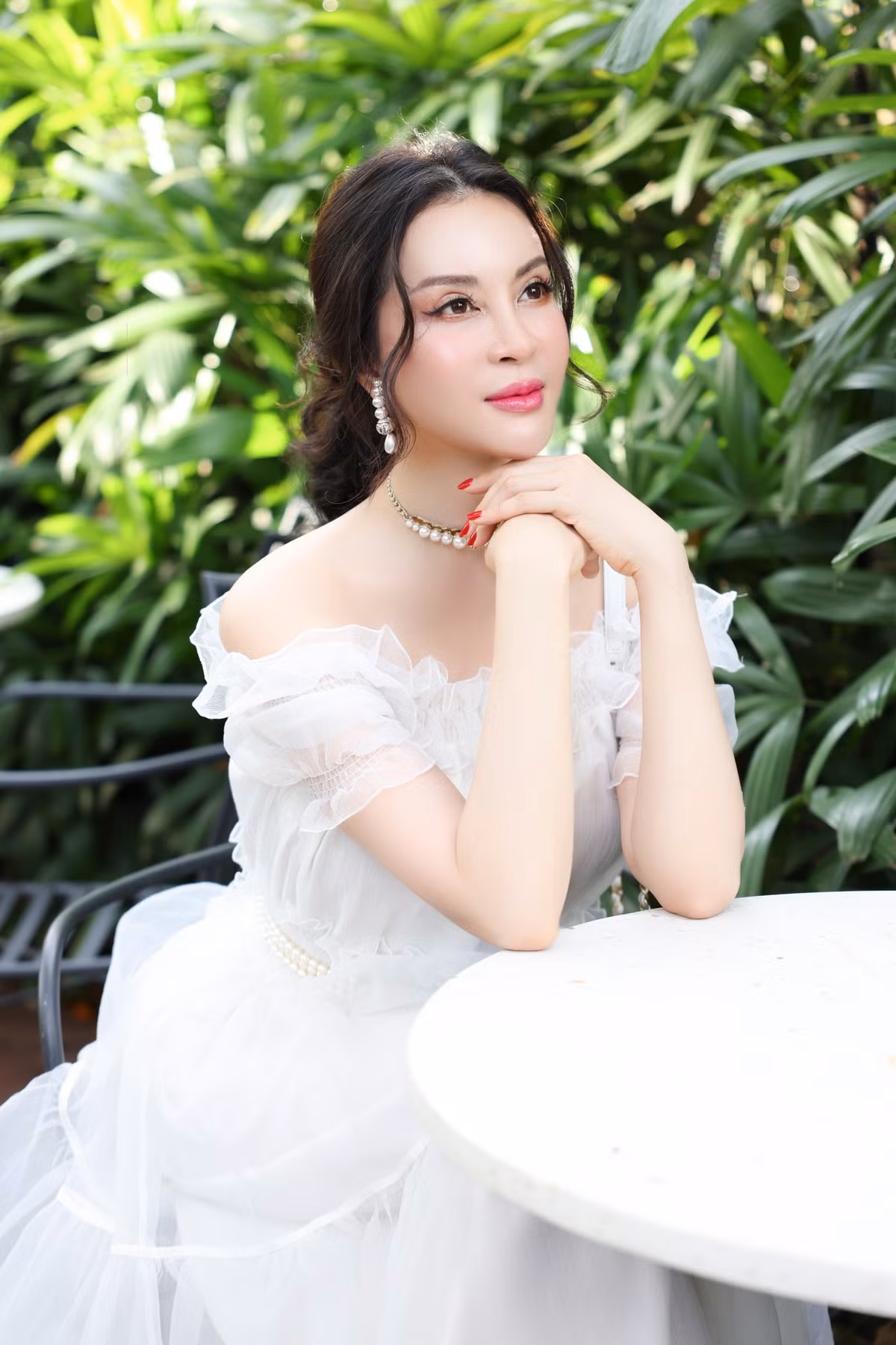 MC Thanh Mai đã bước vào tuổi ngũ tuần, không còn hoạt động trong showbiz nhưng cô vẫn khiến khán giả bất ngờ khi giữ vững phong độ nhan sắc với vóc dáng gợi cảm, đáng mơ ước. Ảnh: FB MC Thanh Mai