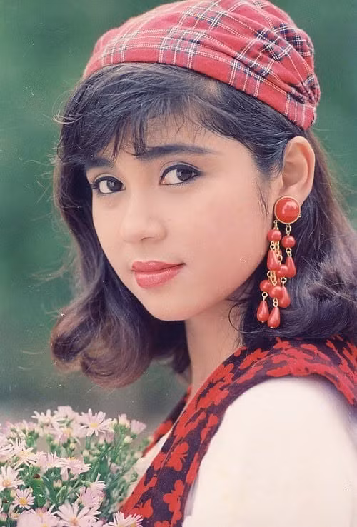 Nhiều mỹ từ được công chúng dành tặng cho nữ diễn viên như: Người đẹp Tây Đô, Nữ hoàng sắc đẹp, Người đẹp ảnh lịch,… Ảnh: FB Trần Việt Trinh