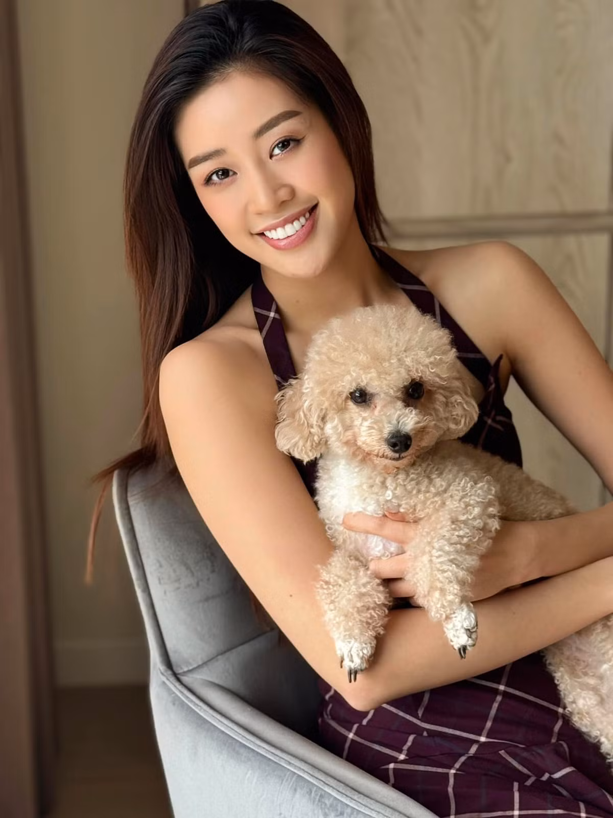 Với làn da trắng, tỷ lệ hình thể chuẩn mực cùng chiều cao 1m75, Khánh Vân không khó để chinh phục được những phong cách, xu hướng thời trang mới trong làng mốt.