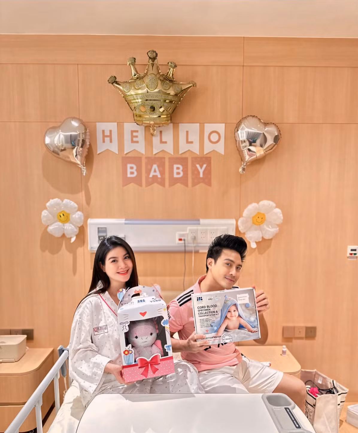 Kha Ly thông báo nhóc tỳ đầu lòng đã chào đời.