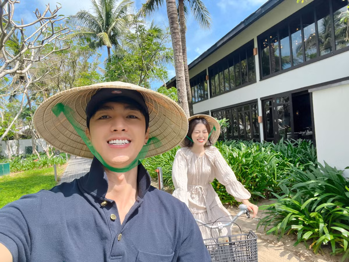 Sau khi kết hôn, Phương Nga và Bình An thường xuyên chia sẻ những khoảnh khắc hạnh phúc bên nhau trên mạng xã hội. Ảnh: FBNV