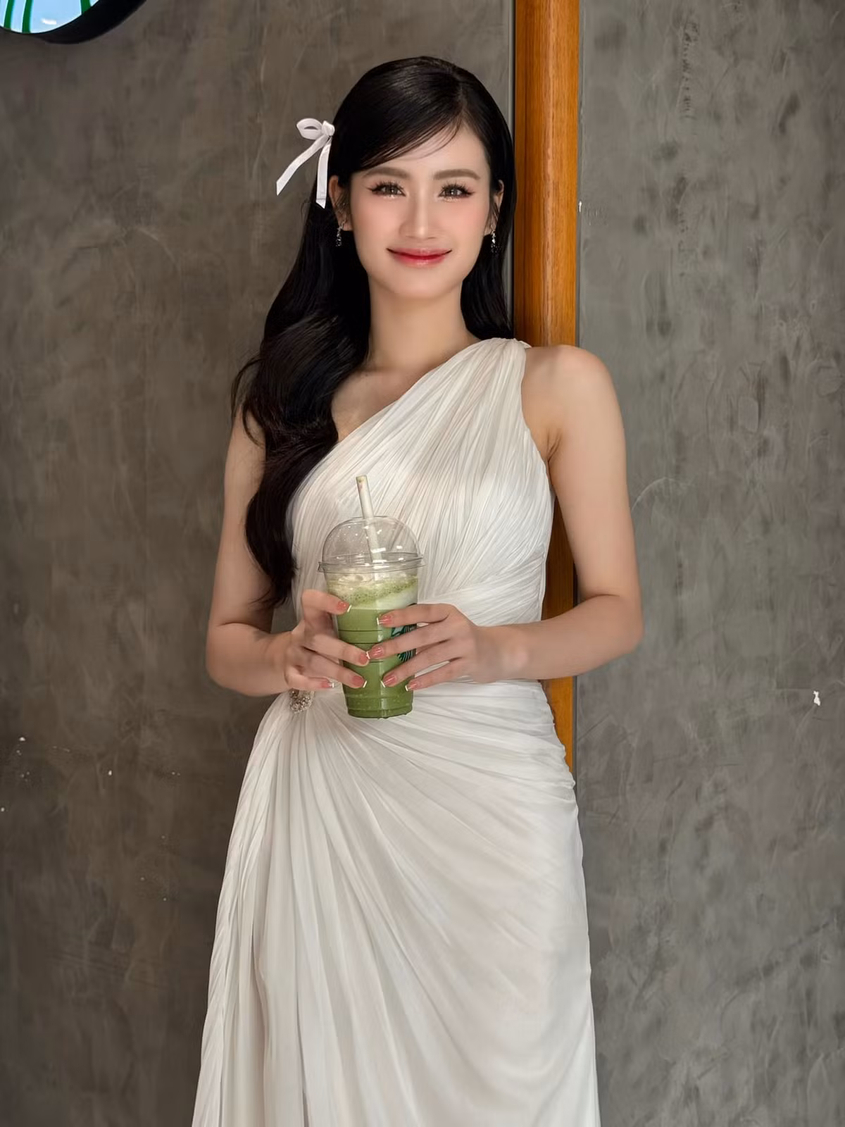Hoa hậu Ý Nhi khoe nhan sắc ngọt ngào, trong trẻo sau khi công khai chuyện thẩm mỹ. Ảnh: Huỳnh Trần Ý Nhi