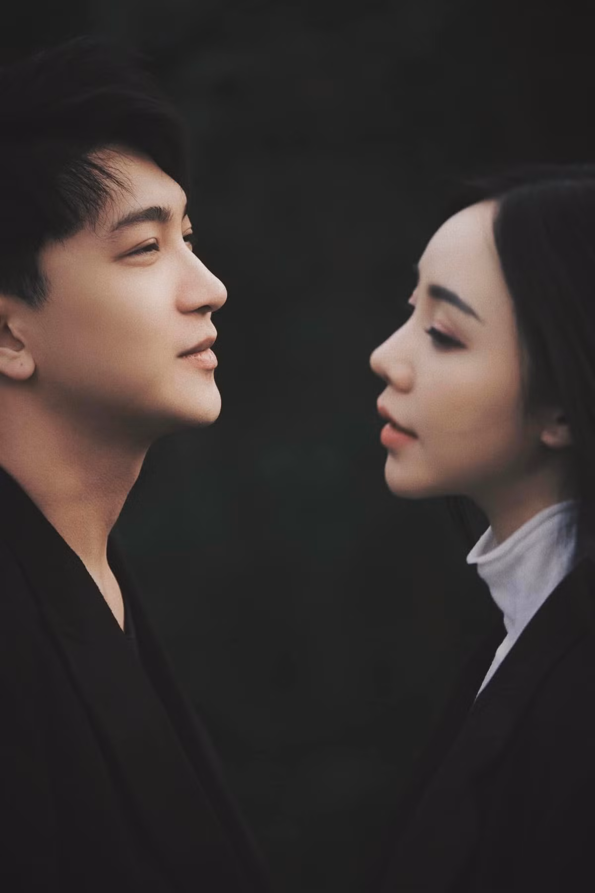 Cả hai đều cho biết họ chỉ là bạn bè thân thiết và tin đồn phim giả tình thật là do khán giả "đẩy thuyền" quá nhiệt tình.
