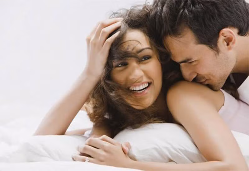  Giúp trẻ hóa làn da: Các nghiên cứu đã phát hiện ra rằng, khi làm "chuyện ấy" vào buổi sáng sẽ sản xuất ra hormone estrogen rất nhiều. Loại hormone này giúp làn da của nữ giới trông tươi sáng và khỏe mạnh hơn. Ảnh minh họa