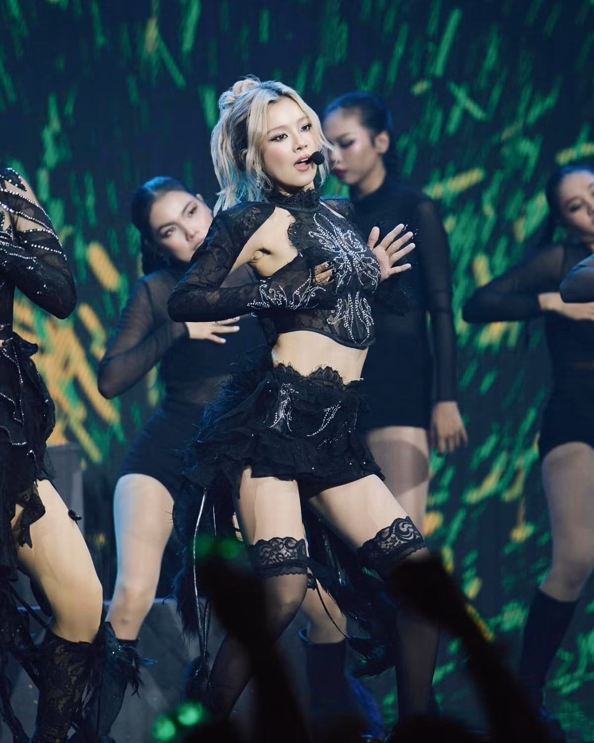 Đến năm 2024, ca sĩ Hoàng Yến Chibi có cú "lột xác", chuyển mình sang hình ảnh quyến rũ, táo bạo trong cả ngoại hình và phong cách âm nhạc. Ảnh: FB Hoàng Yến