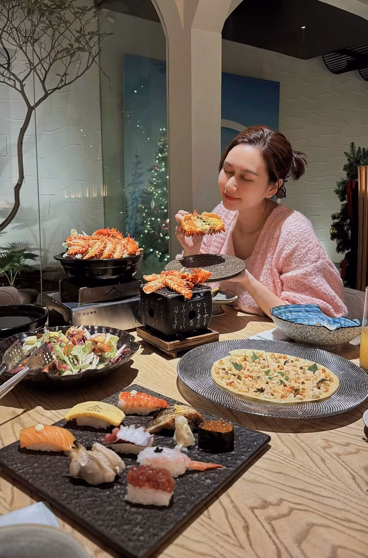 Diễn viên Hương Giang tranh thủ tẩm bổ trong thai kỳ. Ảnh: FB Nguyễn Hương Giang