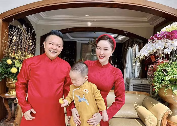 "Anh cho Thy cảm giác mình là duy nhất, là một công chúa ở đời thực. Thy chọn người đàn ông luôn trân trọng và biết giá trị người phụ nữ. Thy chọn cuộc sống mà người đàn ông sẽ là trụ cột chăm lo cho gia đình, không để vợ phải vất vả lo toan nhưng lại hoàn toàn ủng hộ đam mê của vợ", Bảo Thy chia sẻ về chồng đại gia. (Ảnh: FB Bảo Thy)