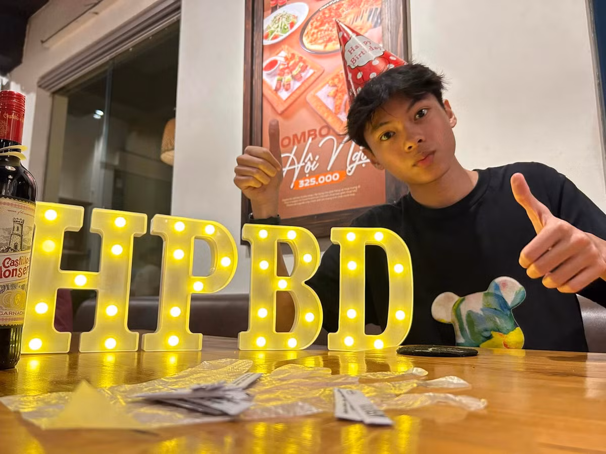 Dù Bờm đã được tiếp xúc với công chúng từ bé, lại có tài năng nghệ thuật nhưng nghệ sĩ Trần Lực và vợ không hướng con nối nghiệp bố.