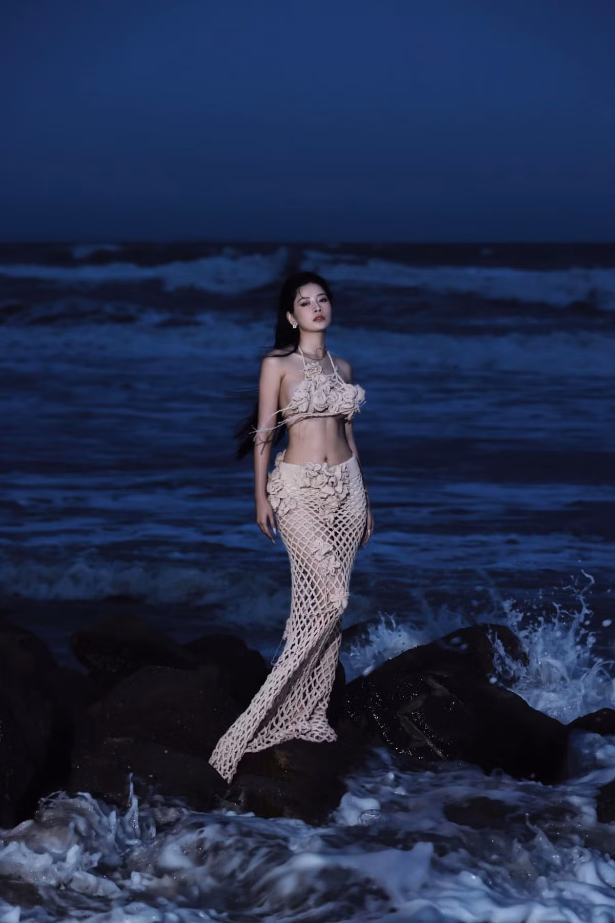 Có thể nói, Chi Pu là nghệ sĩ Việt hiếm hoi có sự nghiệp khởi sắc ở xứ tỷ dân. Tên tuổi và vị thế của Chi Pu vụt sáng, thăng hạng rõ rệt sau Chị đẹp đạp gió 2023. Ảnh: FB Chi Pu
