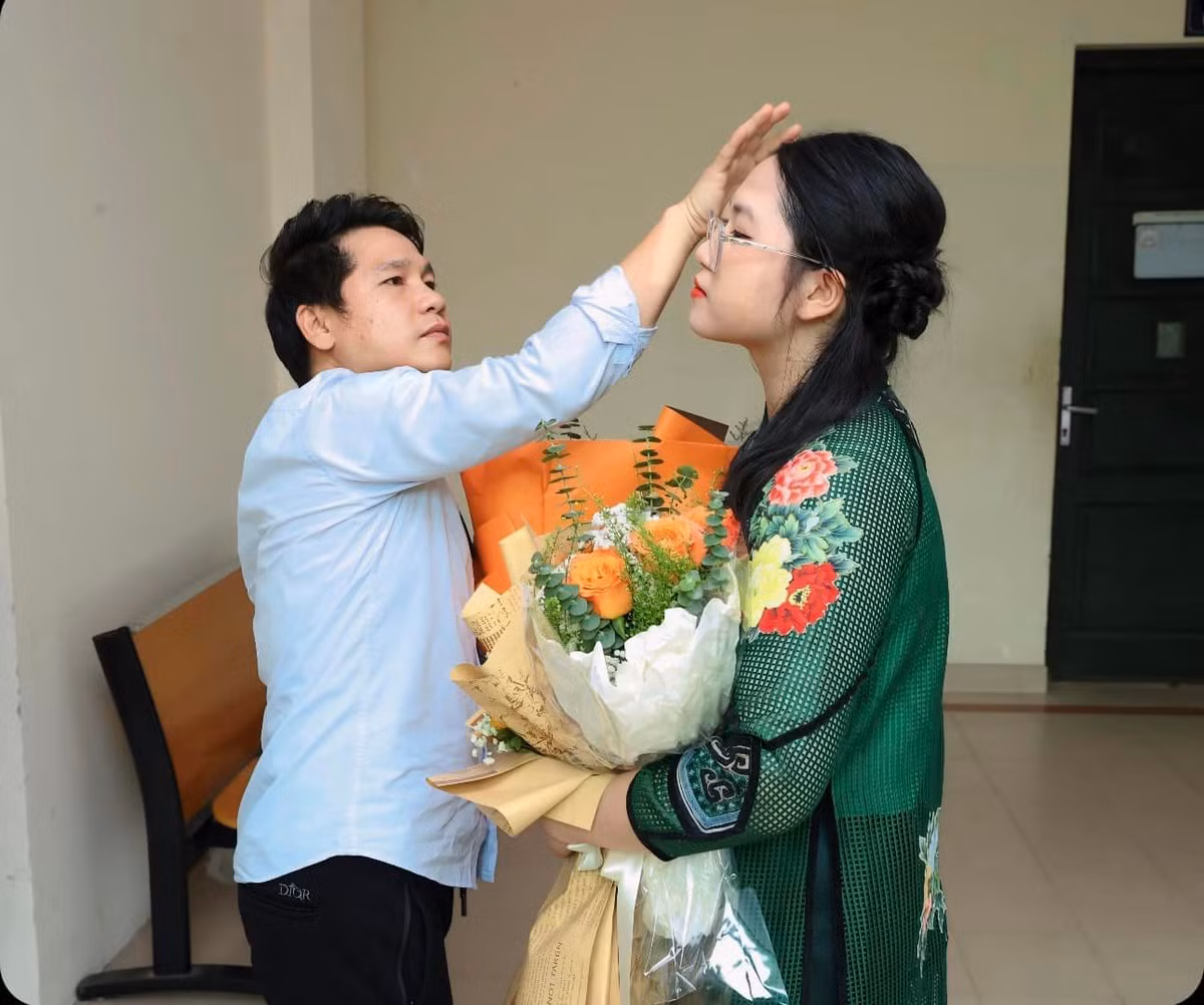 "Ông hoàng nhạc đỏ" luôn chăm chút cho ái nữ từng li từng tí trong chặng đường học tập, thi cử.