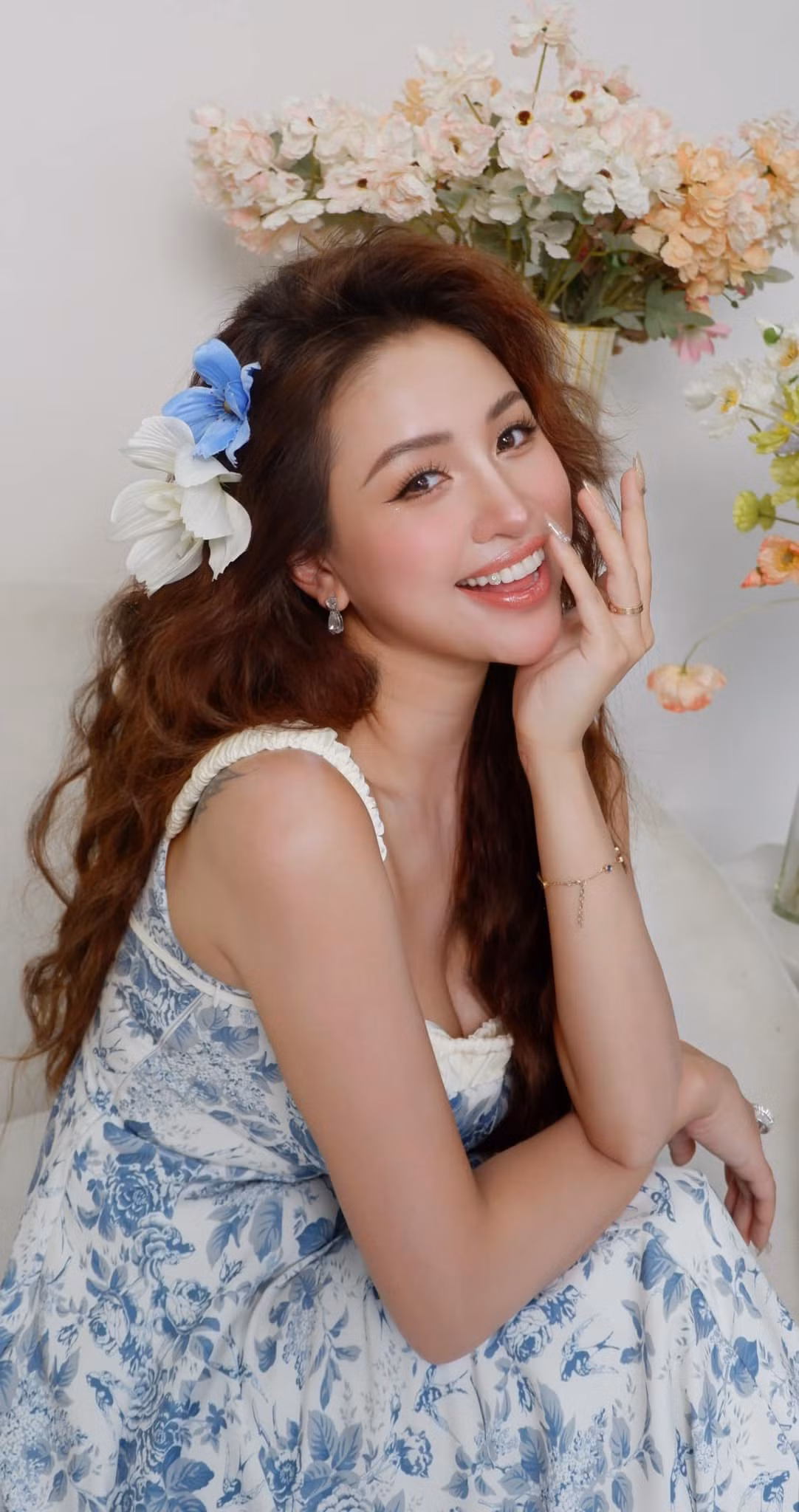 MC Vân Hugo khoe ảnh mới: "Em đã thấy mùa hè đủ ngọt ngào chưa".
