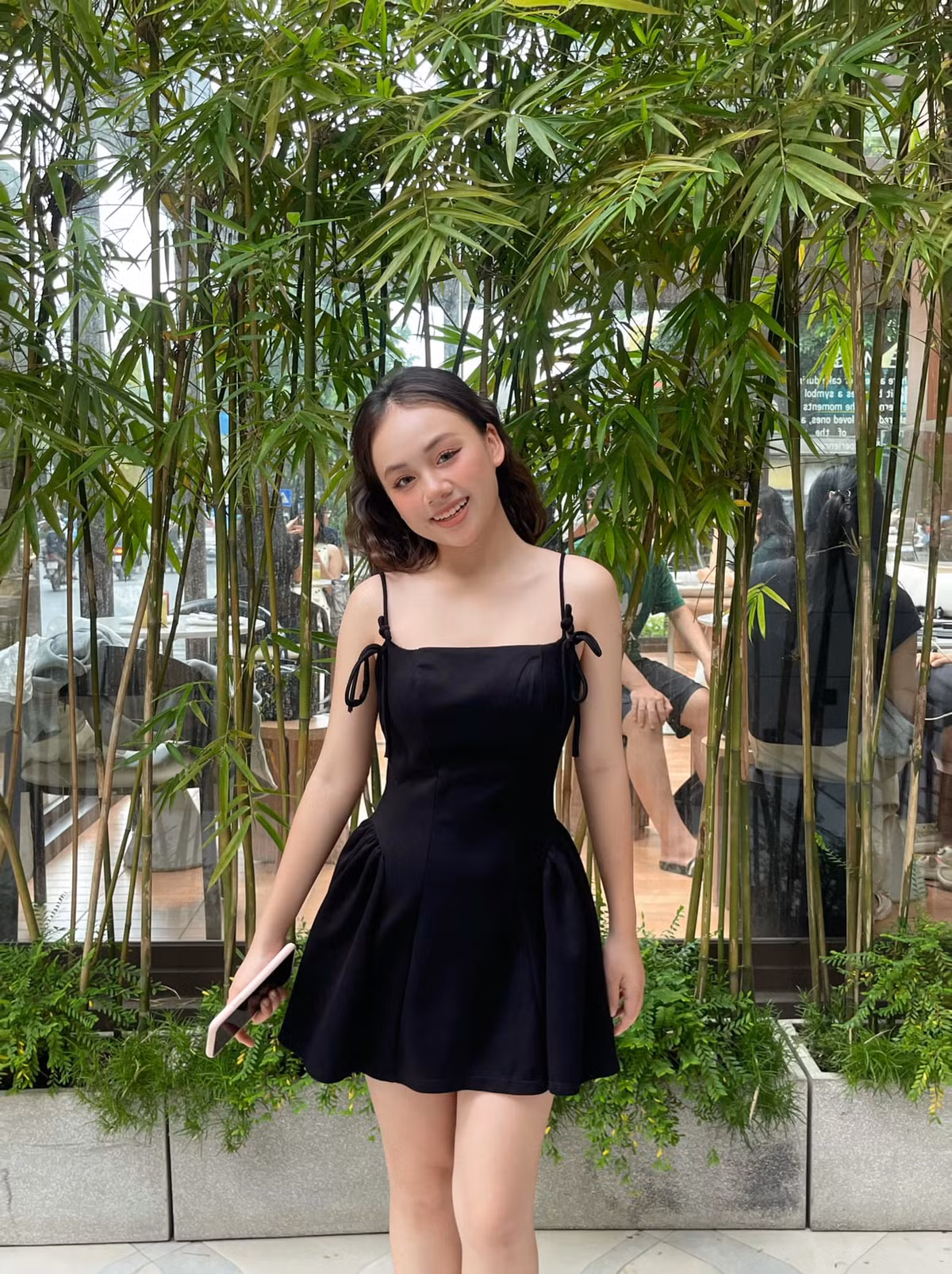 Bước vào tuổi thiếu nữ, Hồng Nhung vẫn giữ được những nét xinh xắn, ưa nhìn như thuở nhỏ. Ảnh: FB Hồng Nhung
