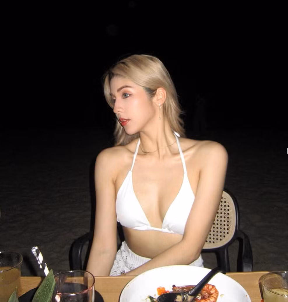 Hot girl thường xuyên "đốt mắt" dân mạng bằng những khoảnh khắc khoe khéo thân hình gợi cảm, quyến rũ.