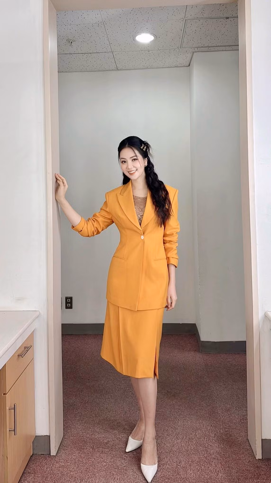 Trước những tin đồn "dao kéo", MC Thuỵ Vân khẳng định gương mặt của cô là nguyên bản.