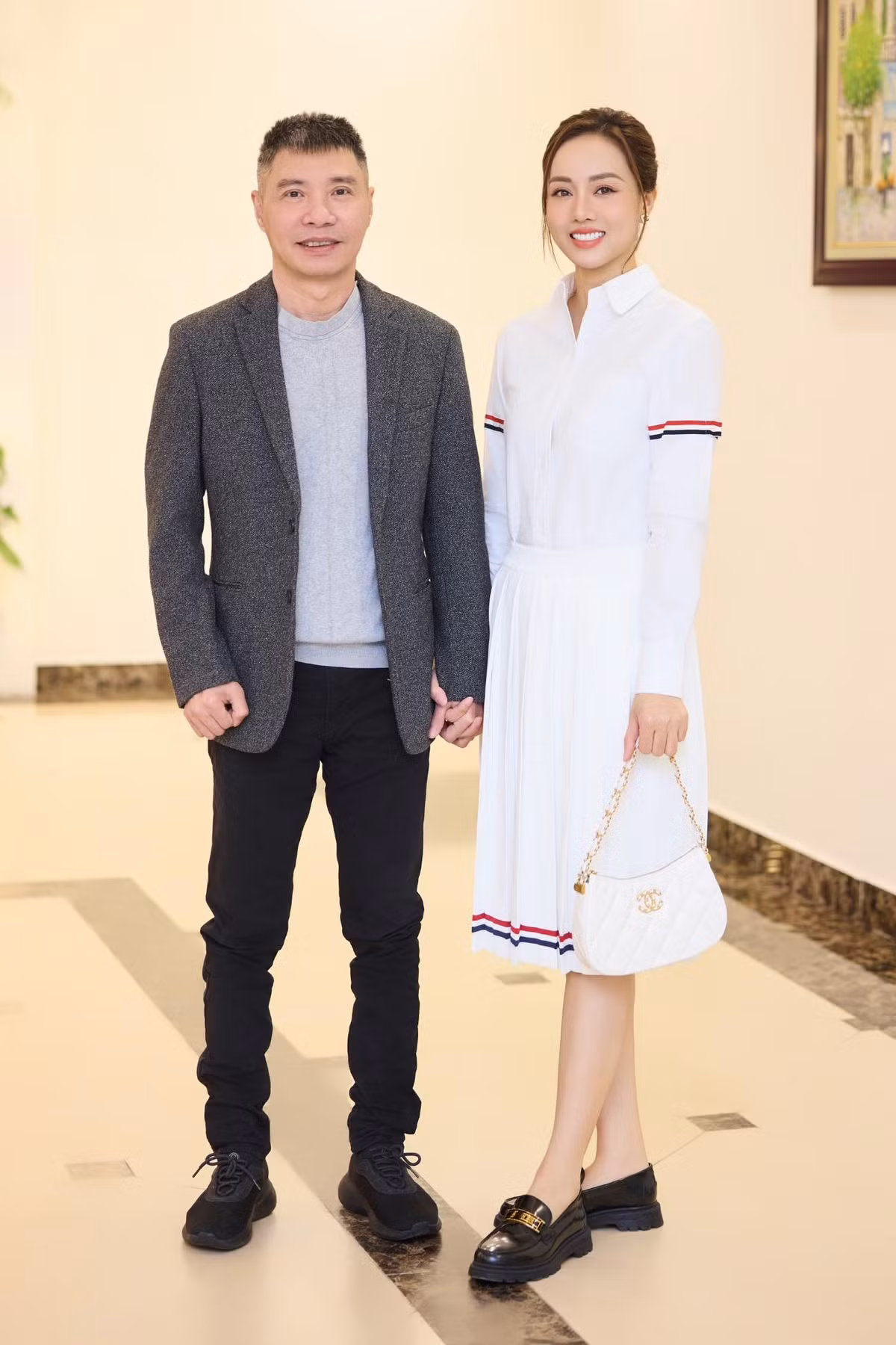 Vợ Công Lý chia sẻ: "Lâu lâu mới có bức ảnh đẹp! Hai vợ chồng cũng trải qua nhiều giai đoạn khó khăn trong cuộc đời và mọi thứ sẽ ngày càng tốt lên thôi". Ảnh: FB Ngọc Hà Lê