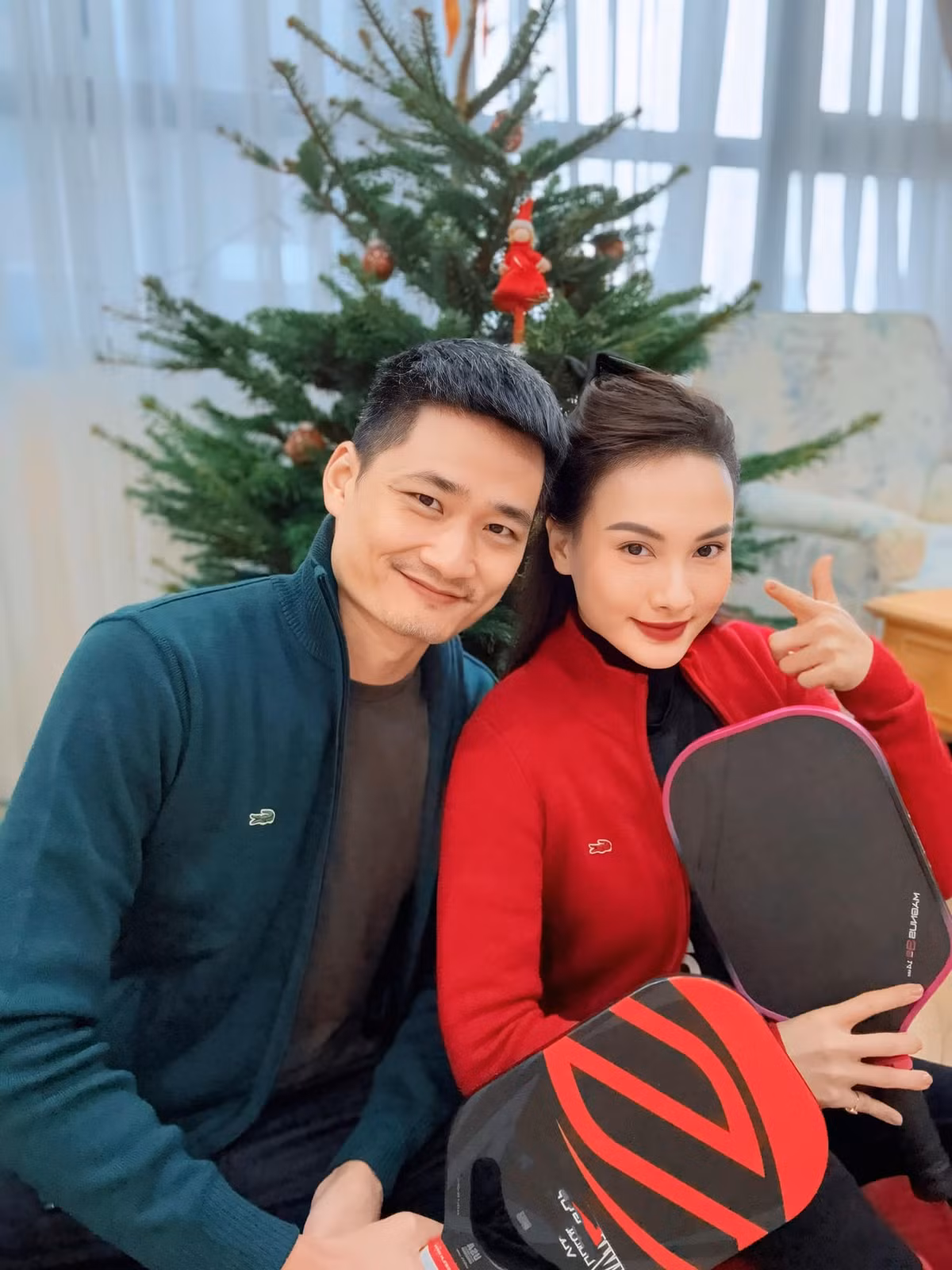 Diễn viên Bảo Thanh xinh đẹp rạng rỡ bên chồng. Ảnh: FB Bảo Thanh