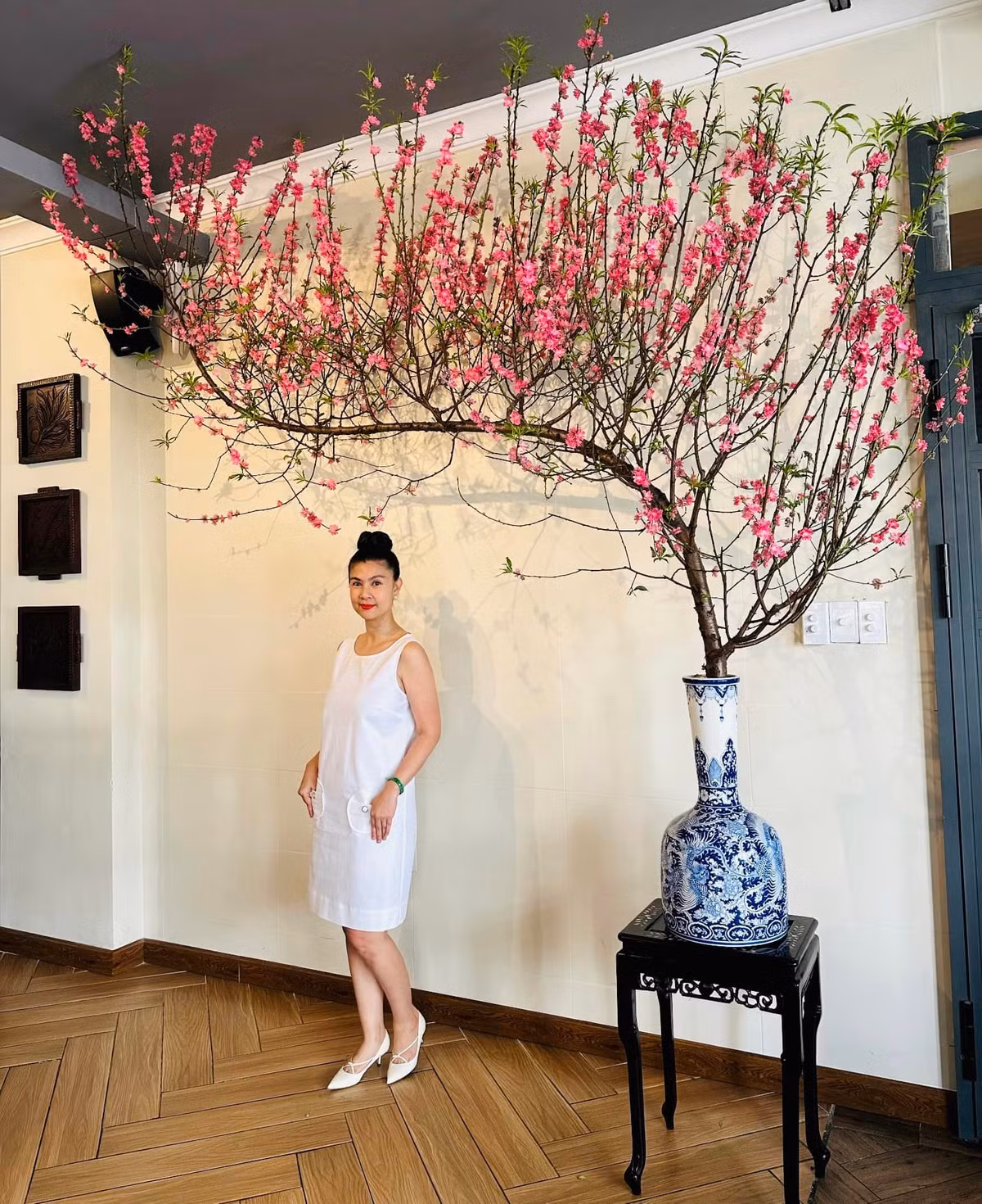 Từng sa cơ lỡ vận phải bán xôi mưu sinh và không ngại làm nhiều việc tay chân, hiện tại Kim Thư đang là bà chủ nhà hàng tại TP.HCM. Ảnh: FBNV