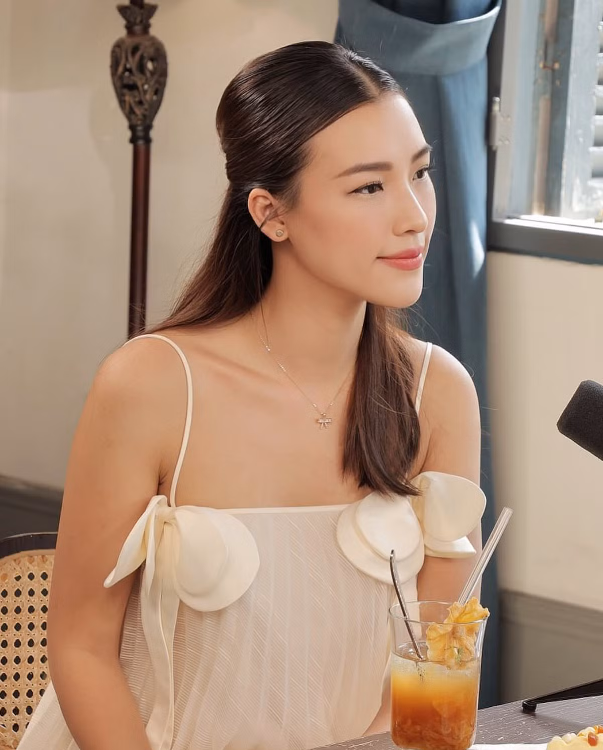 Cô dành nhiều thời gian cho công việc, con trai và những sở thích cá nhân.
