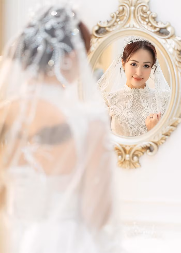Lễ cưới của Vân Hugo và Đặng Hùng Cường sẽ diễn ra vào ngày 6/1/2024 tại Phú Quốc với sự góp mặt của hai bên gia đình cùng bạn bè, đồng nghiệp.