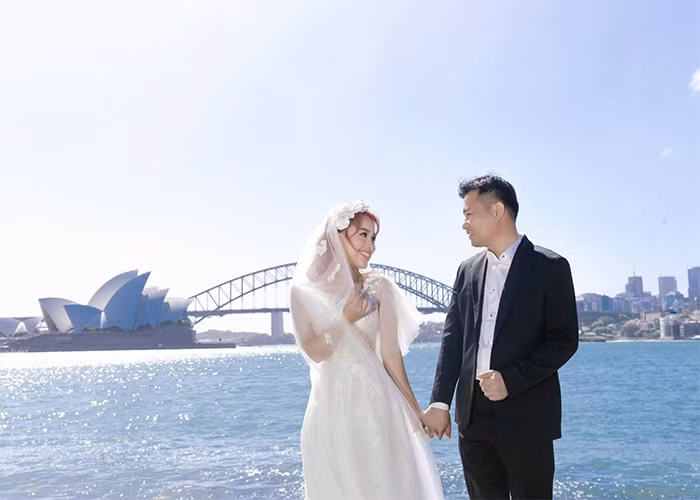 Trước đám cưới, hai vợ chồng Vân Hugo đã sang Australia để chụp ảnh cưới.