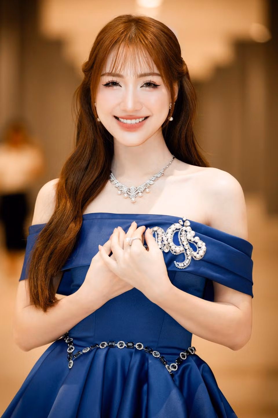 Ca sĩ Hoà Minzy được khen xinh đẹp như công chúa khi đi diễn. Ảnh: FB Hòa Minzy