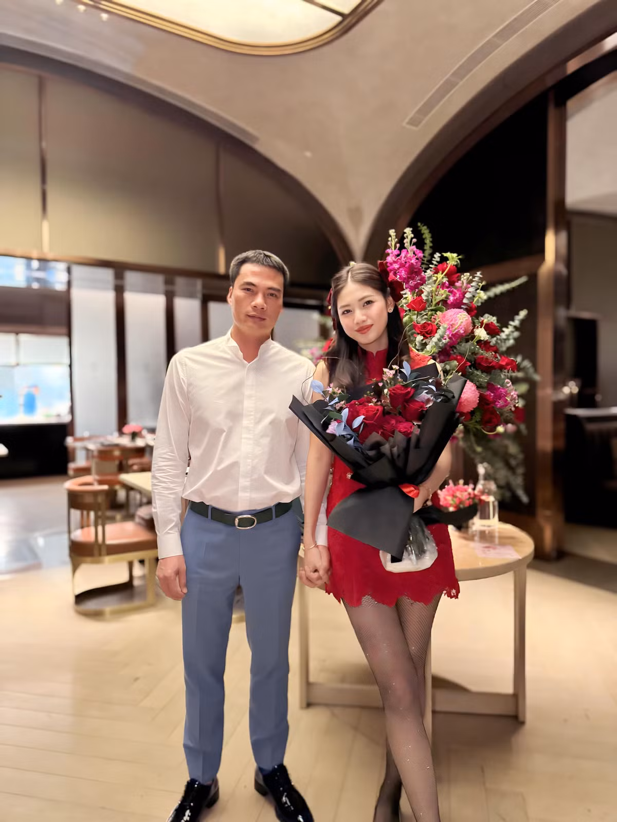 Người đẹp 30 tuổi kết hôn với doanh nhân Thành Phương vào tháng 12/2018. Làm dâu hào môn, mỹ nhân Hà thành sớm sinh quý tử và có cuộc sống sung túc trong cơ ngơi khủng.