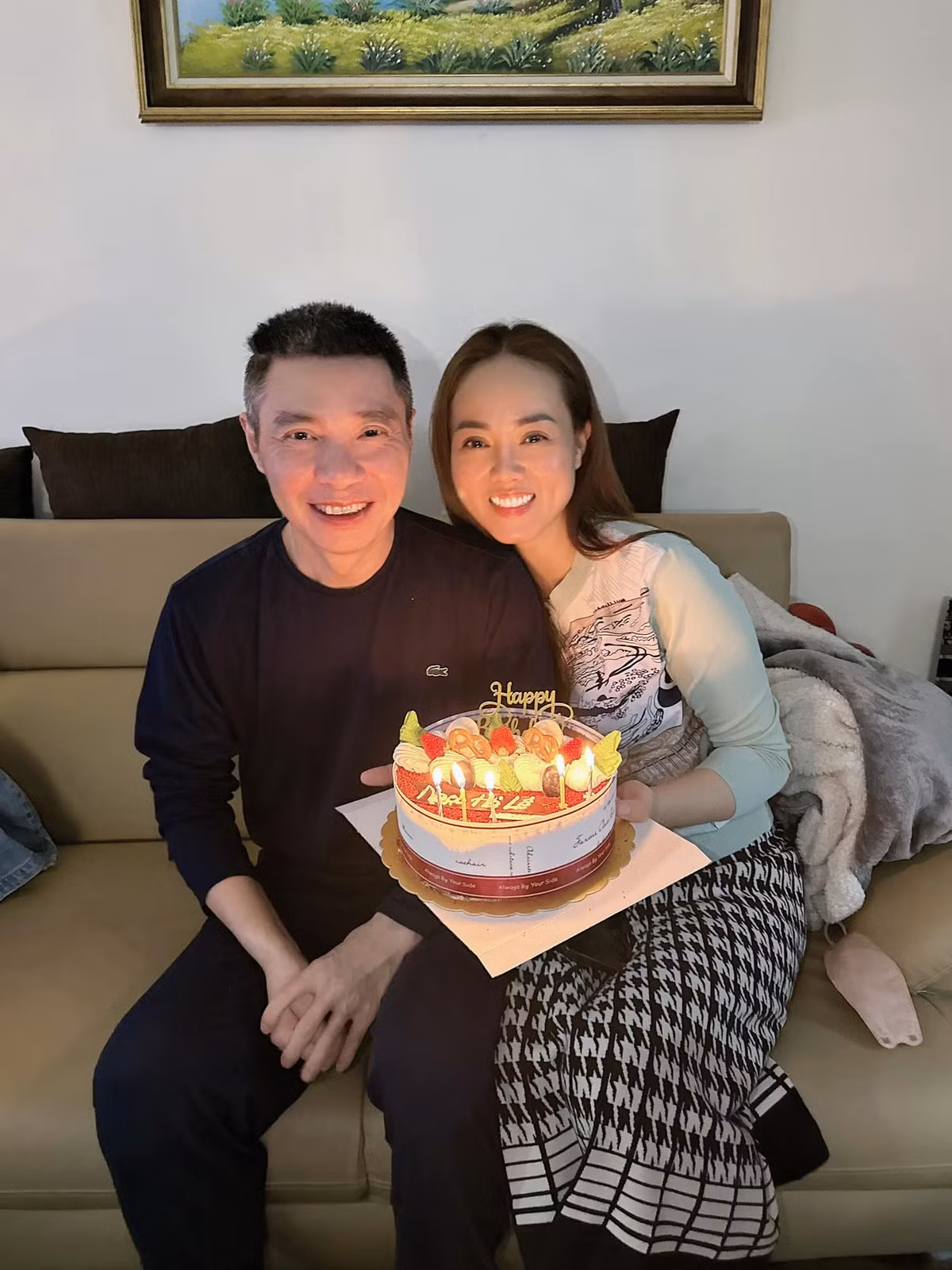 Bằng tình yêu, sự quan tâm, chăm sóc của Ngọc Hà cùng sự ủng hộ, động viên từ bạn bè, người ái mộ, NSND Công Lý dần hồi phục, mà theo bác sĩ đó là một kỳ tích. Ảnh: FB Ngọc Hà Lê