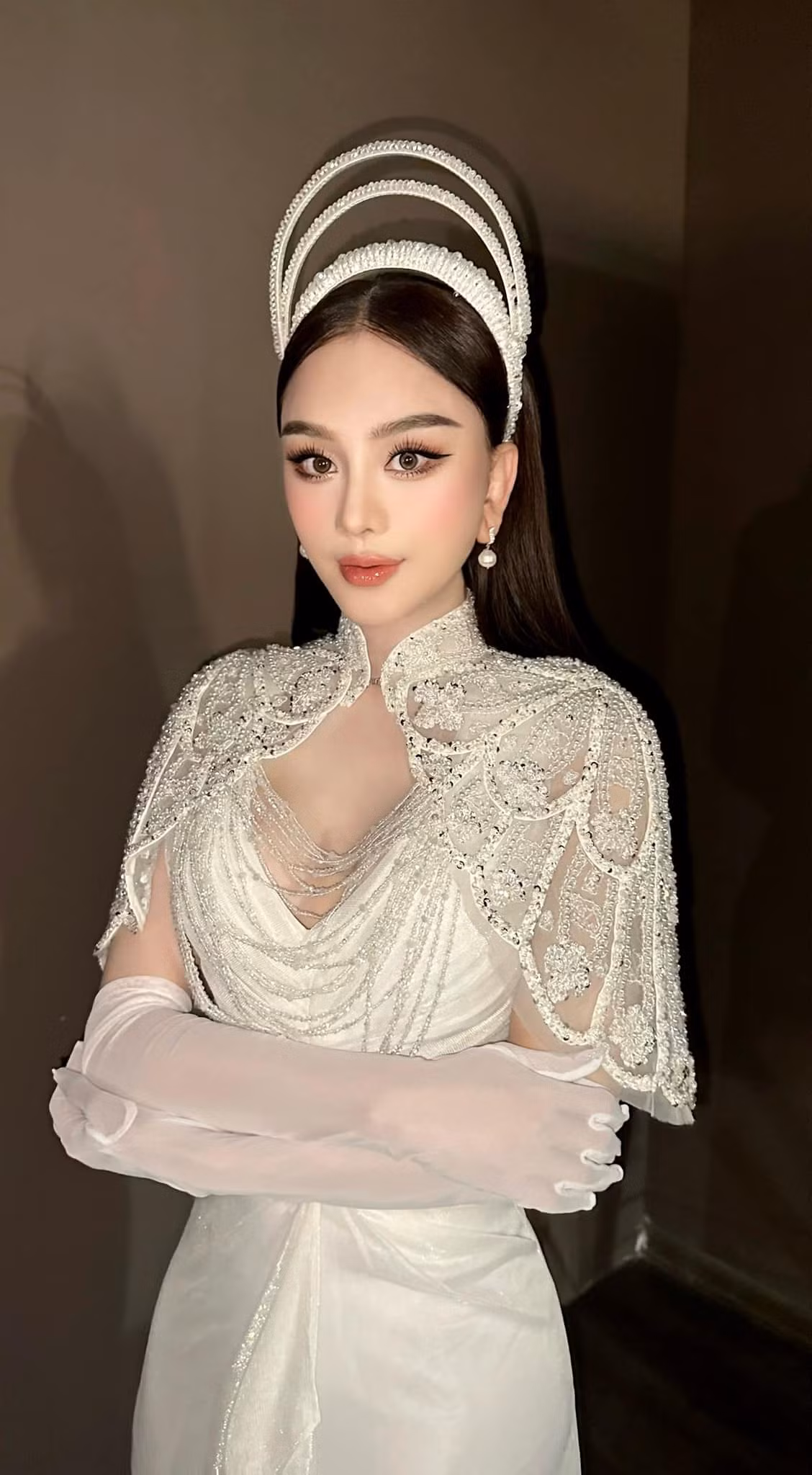 Thời gian gần đây, Lâm Khánh Chi khiến nhiều người lo lắng khi chi tiền khủng để liên tục phẫu thuật thẩm mỹ.
