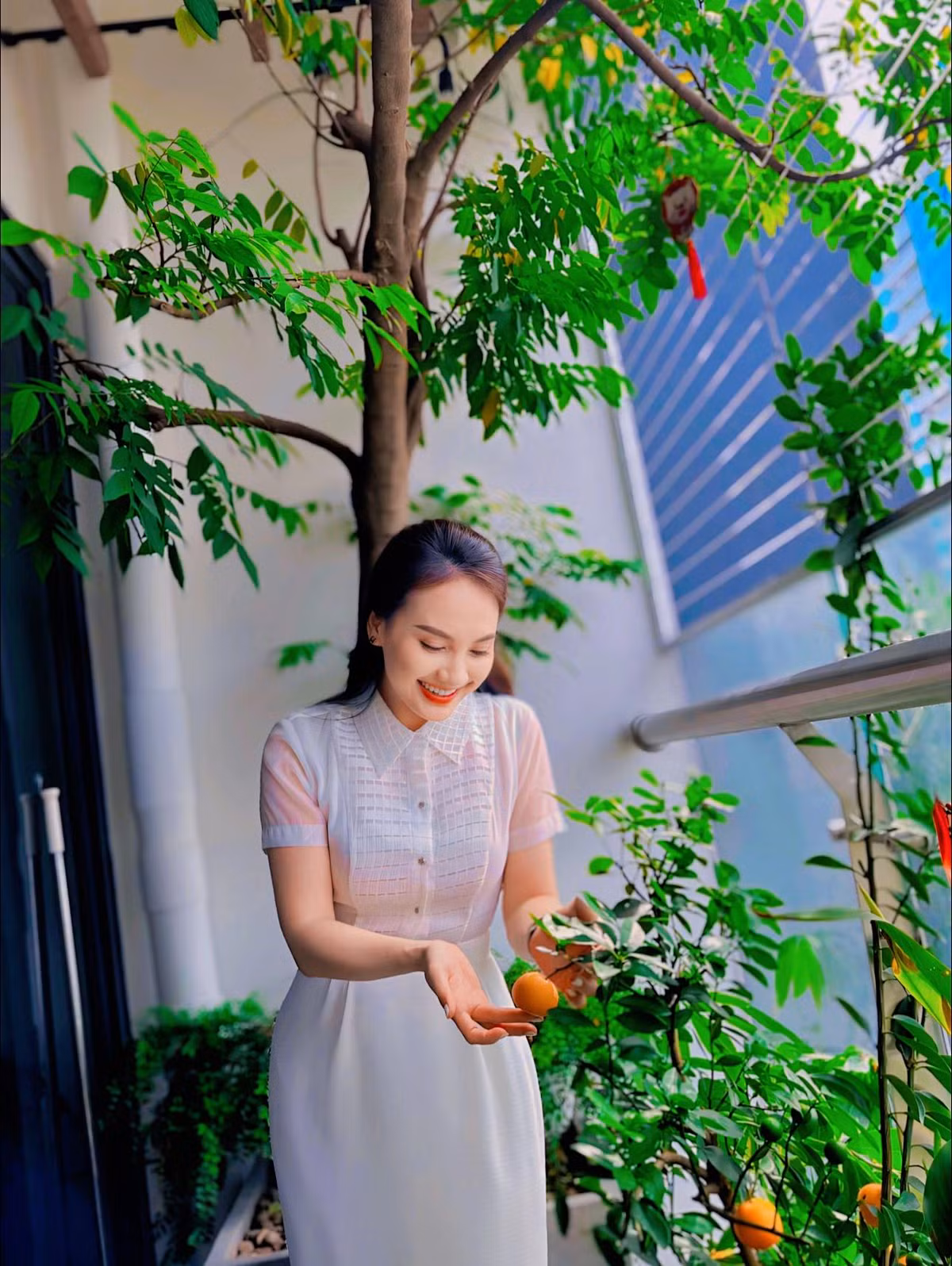 Diễn viên Bảo Thanh khoe cây quất sai quả trồng tại nhà. Ảnh: FB Bảo Thanh