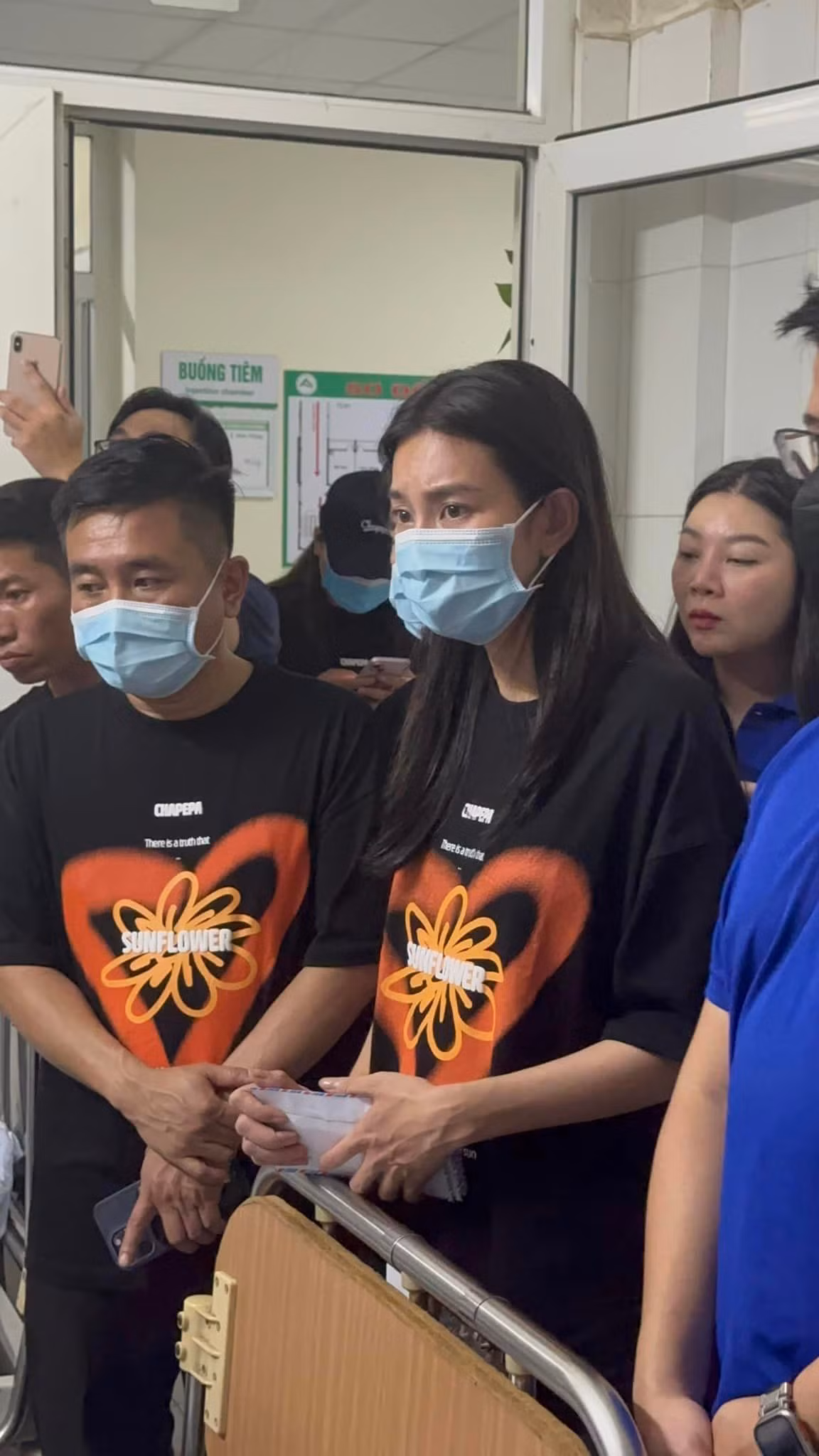  Tin tức sao Việt 15/9: Hoa hậu Nguyễn Thúc Thùy Tiên làm từ thiện ở vùng lũ Yên Bái: "Anh em team Việt Phi đi thôi". Ảnh: FB Nguyễn Thúc Thùy Tiên