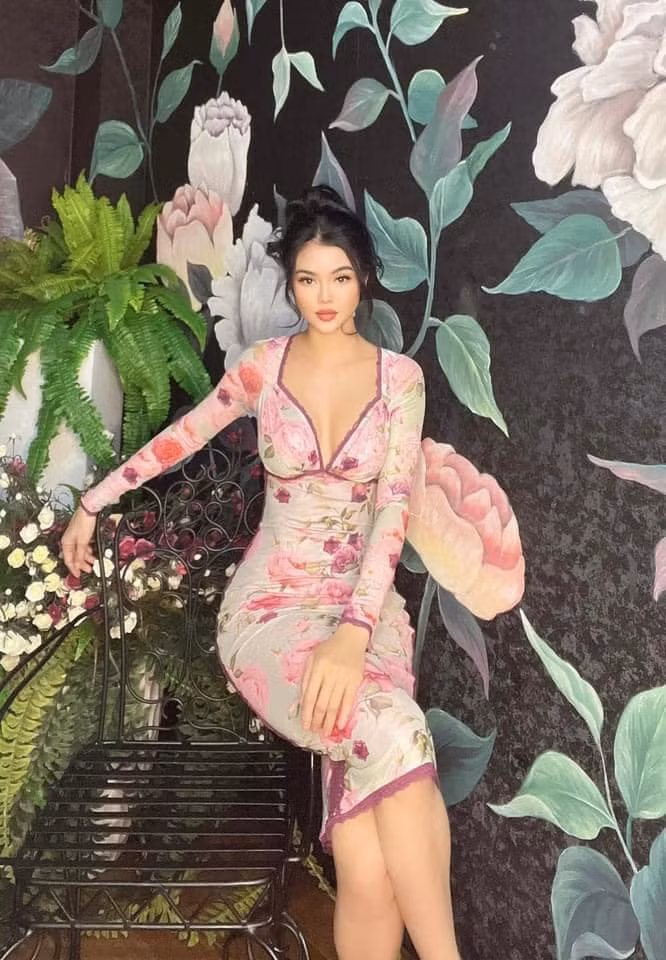 Hiện tại, cô dành hầu hết thời gian để chăm sóc cho con trai và gần như rút lui khỏi giới giải trí. Ảnh: FBNV