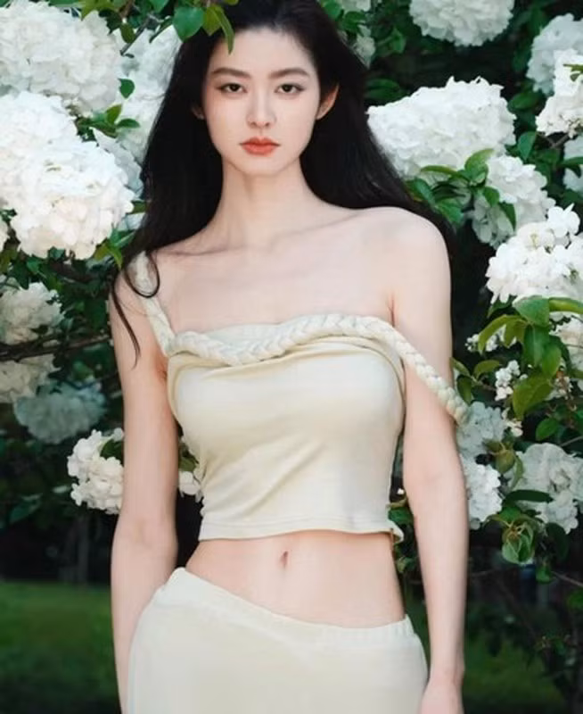 Không chỉ sở hữu vẻ đẹp ngoại hình, Ying Ning còn được đánh giá cao về phong cách thời trang. Ảnh: IG yingning