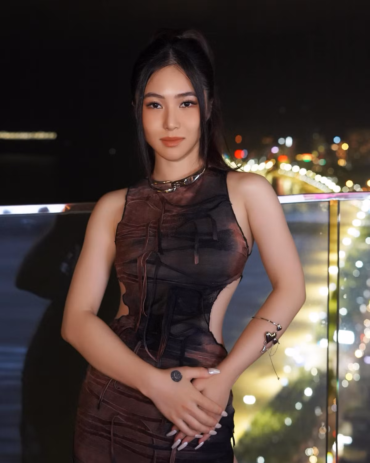 Bên cạnh sự thay đổi về ngoại hình và âm nhạc, Hương Tràm cũng cho thấy sự trưởng thành, tự tin hơn trong cách giao tiếp và ứng xử.