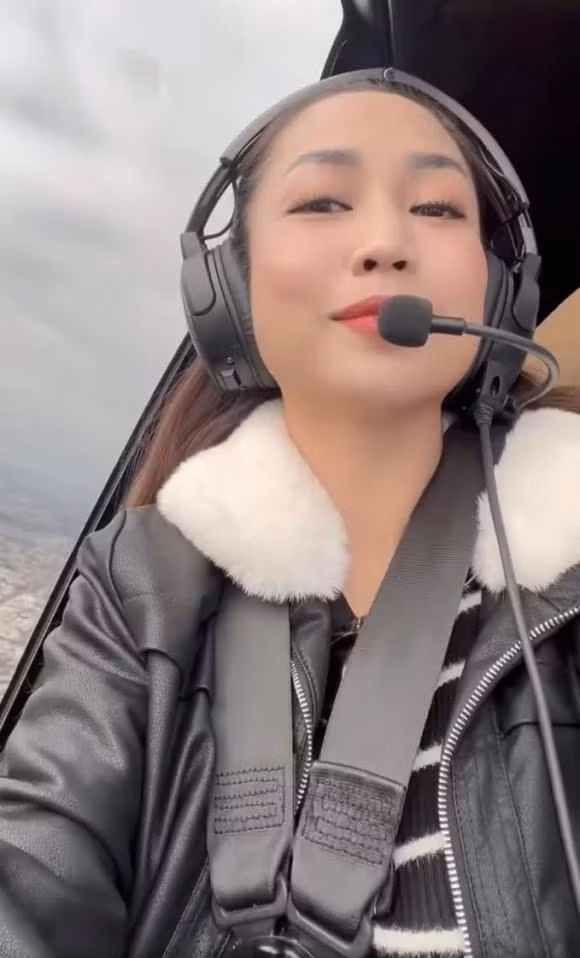 Nữ diễn viên Ốc Thanh Vân đăng đoạn clip khoe được đi trực thăng ngắm nhìn thành phố Melbourne của Úc từ trên cao.