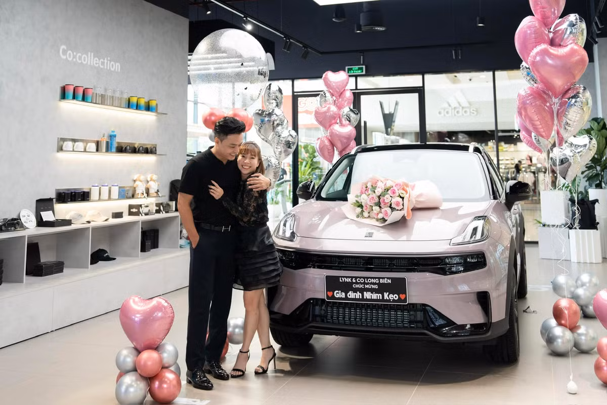 Diễn viên Hồng Đăng tậu xe mới đúng ngày sinh nhật. Ảnh: FB Lê Hồng Đăng