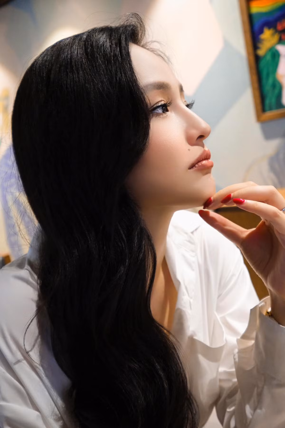 Mai Phương Thuý khoe cận cảnh nhan sắc xinh đẹp.