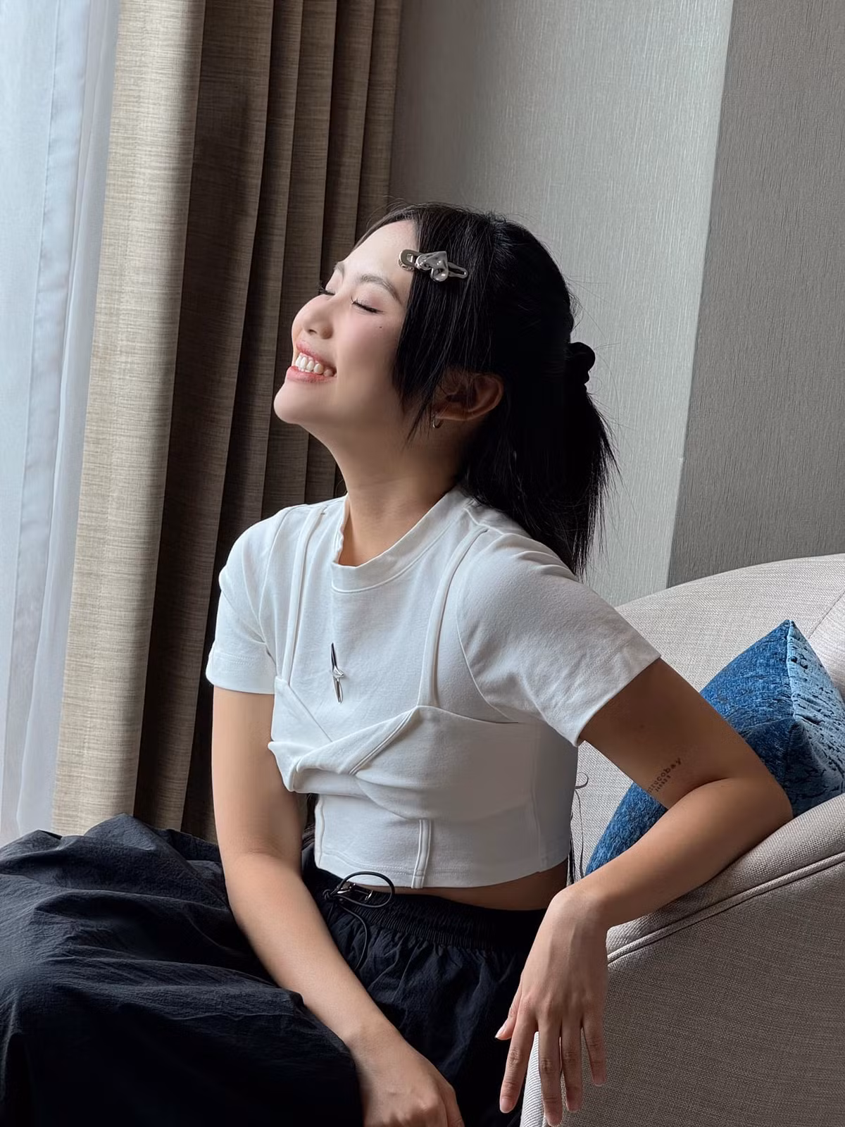 "Gọi Chi là dân thường, vì gặp Chi mọi người sẽ thương dần", Phương Mỹ Chi dí dỏm. Ảnh: FB Phương Mỹ Chi