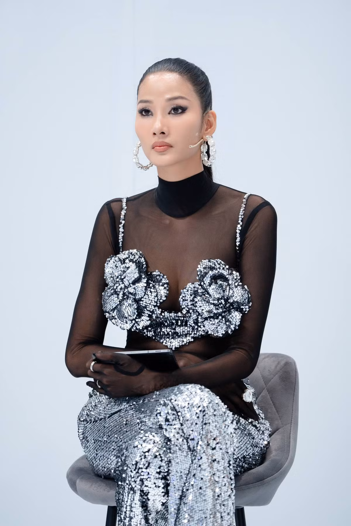 Qua những ẩn ý này nhiều người đã suy đoán người mà Hoàng Thùy ẩn ý chèn ép cô là Thanh Hằng. Ảnh: FBNV