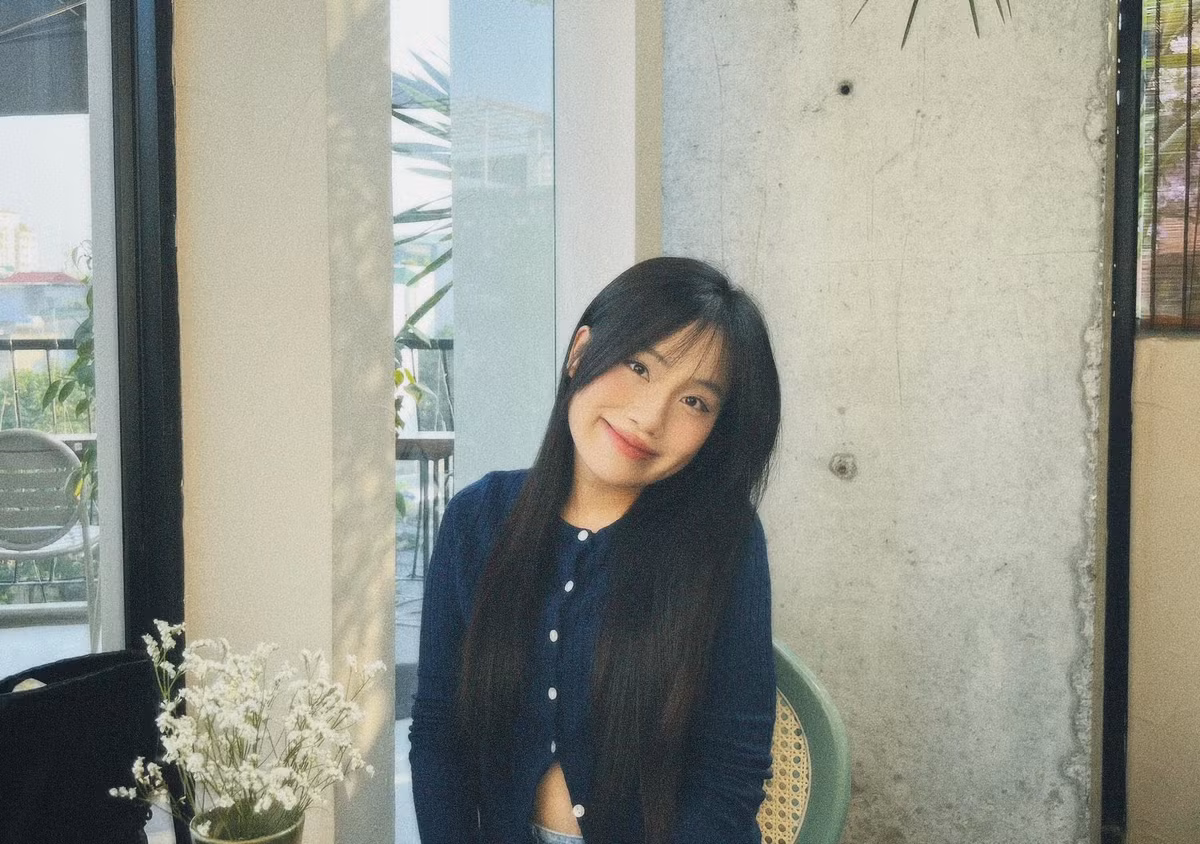 Yến My có gu thời trang trẻ trung, nữ tính, thừa hưởng nhiều nét đẹp của mẹ.