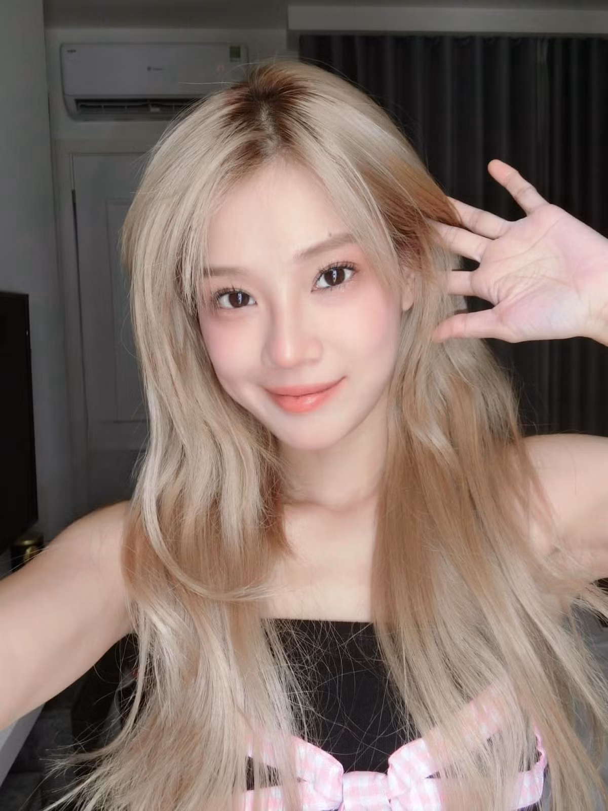 Ca sĩ Hoàng Yến Chibi nhí nhảnh.