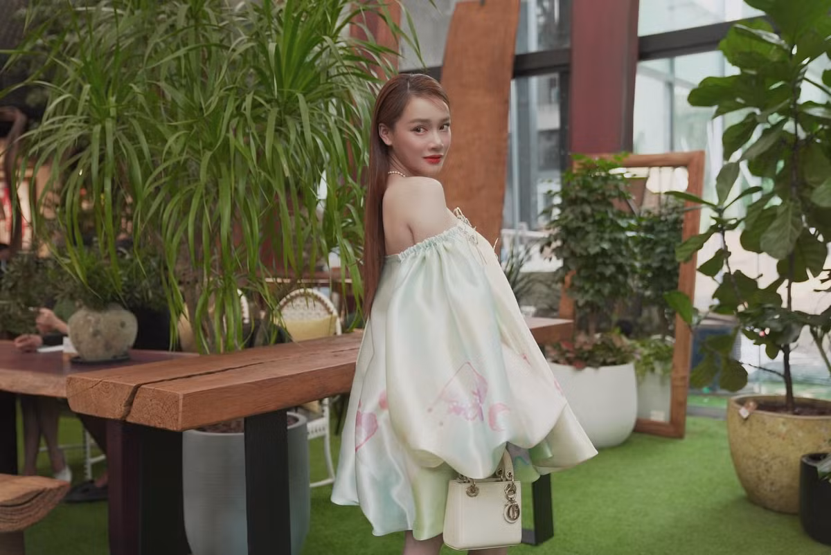Nữ diễn viên từng khiến nhiều người bất ngờ khi tiết lộ được chồng giao cho đứng tên hầu hết các tài sản lớn của gia đình.
