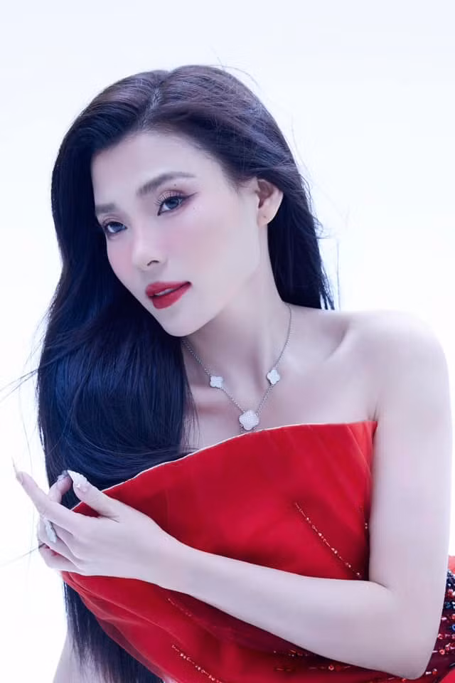 Thuý Diễm "Trạm cứu hộ trái tim" tự nhủ: "Cho phép mình sai, sửa sai và đứng dậy đi tiếp hành trang mới nhé Diễm".