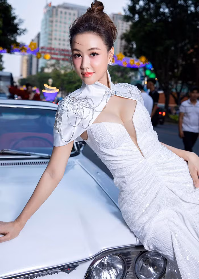 Maya thang hang nhan sac ngay tro lai showbiz