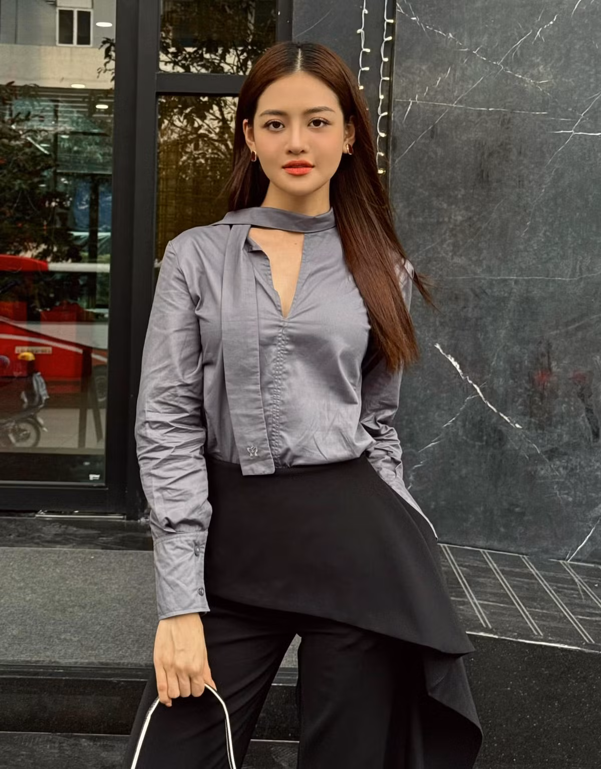 Sau hơn 10 năm kể từ ngày bước chân vào diễn xuất, hiện tại Thuỳ Anh ngày càng theo đuổi phong cách táo bạo. Thân hình cô cũng được nhận xét là nảy nở và quyến rũ hơn nhờ chăm chỉ tập luyện. Ảnh: FBNV