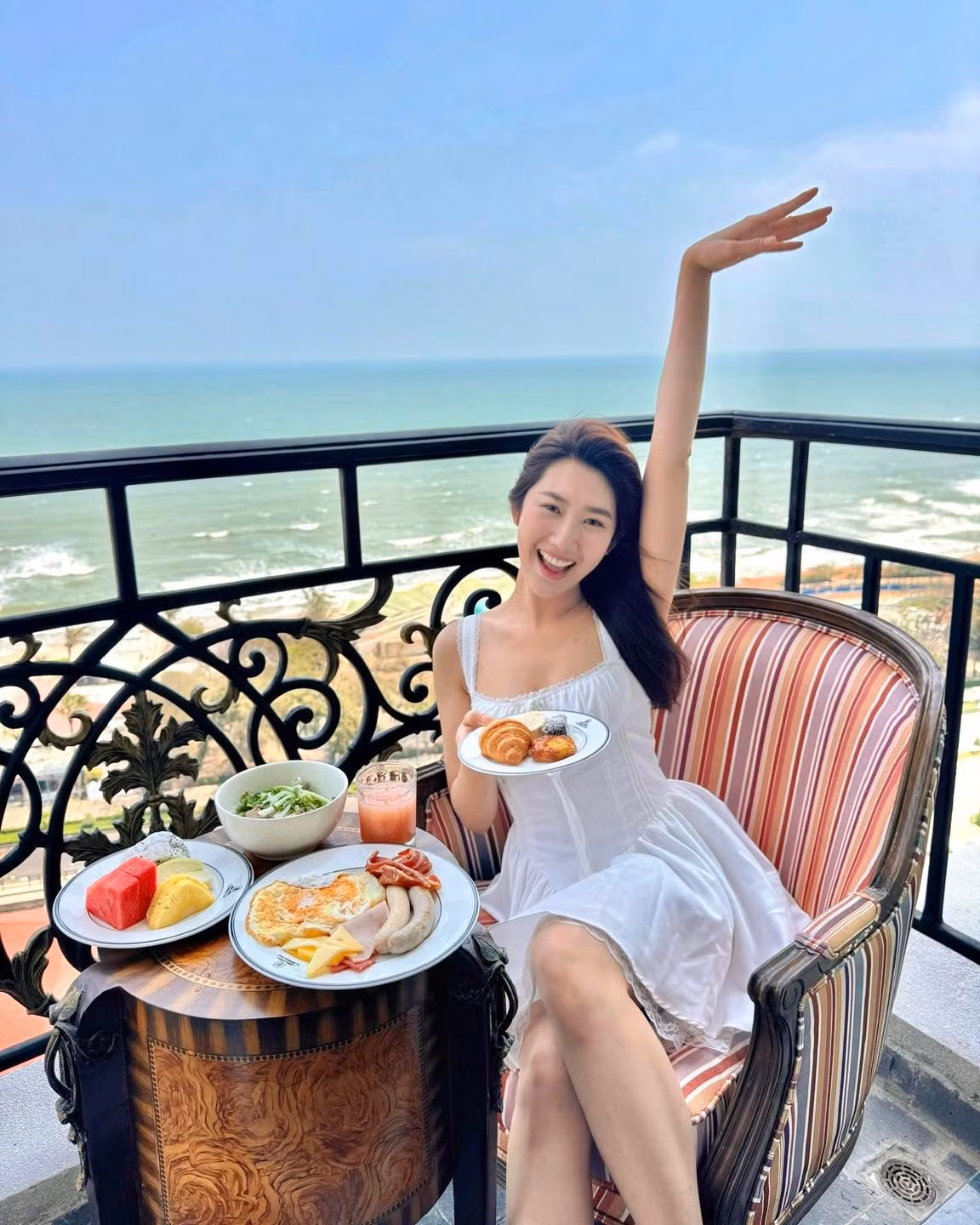 Thuy Ngan “hack tuoi” tre nhu gai 18 voi thoi trang tre trung