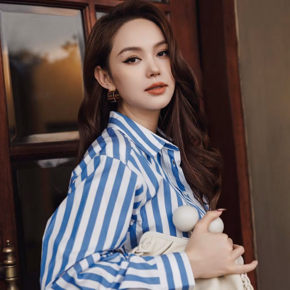 Nữ ca sĩ ngày càng đẹp mặn mà khi đã làm mẹ.